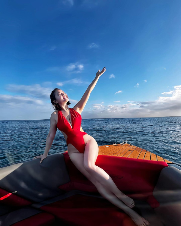 陳凱琳鄭嘉穎帶3個囝囝去泰國!著全紅色家庭裝勁溫馨!