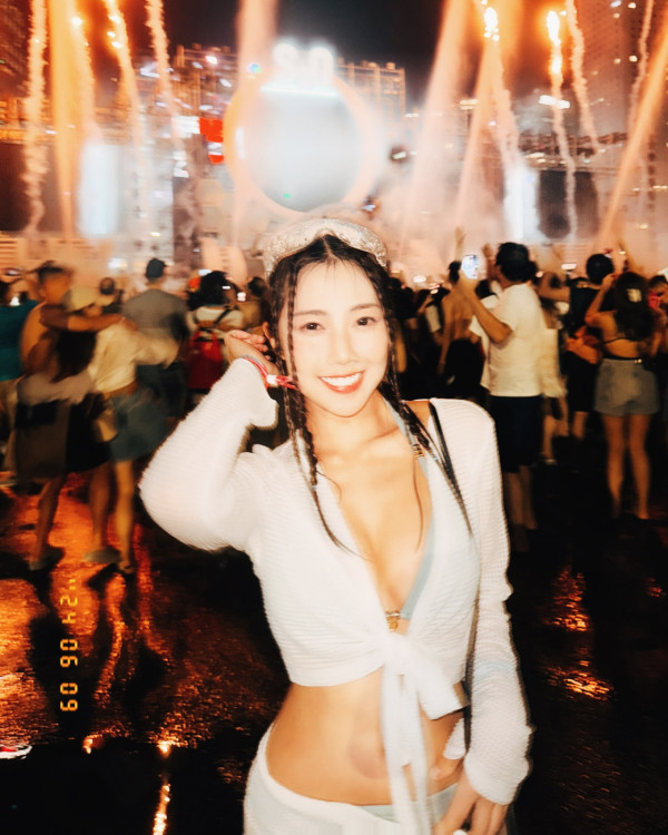 前J2咪神大曬噴血出浴照惹人遐想！邪惡角度浴缸自拍力谷新旅遊節目 