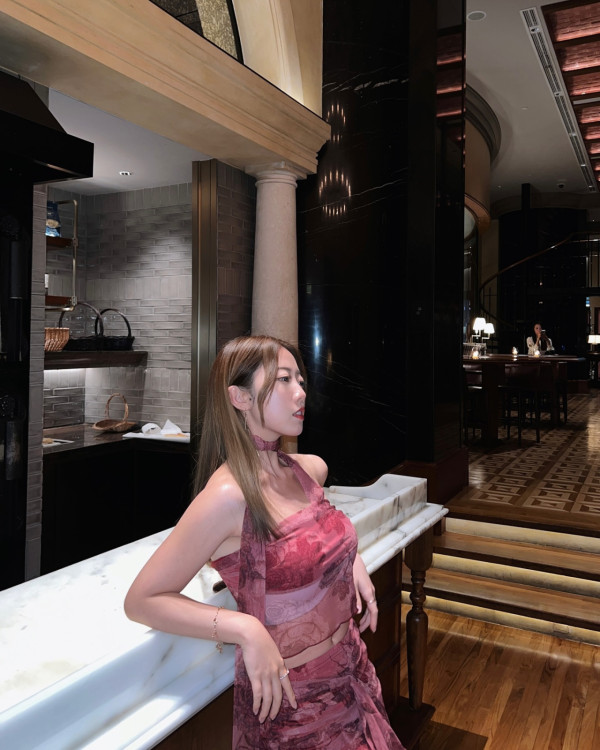 前J2咪神大曬噴血出浴照惹人遐想！邪惡角度浴缸自拍力谷新旅遊節目 