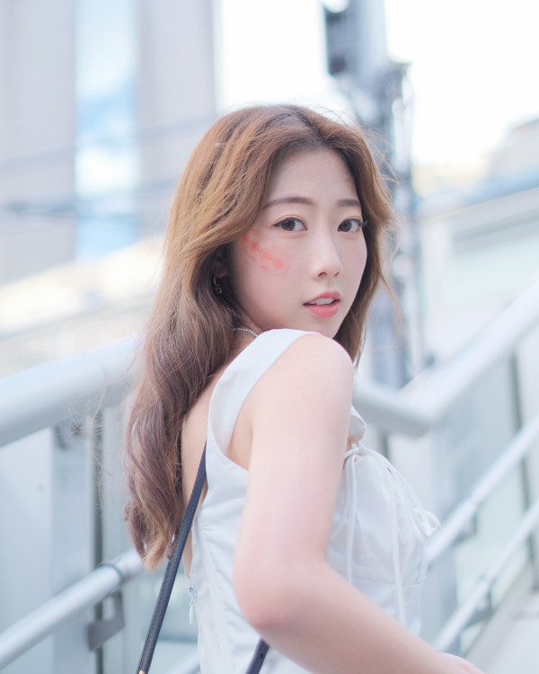 前J2咪神大曬噴血出浴照惹人遐想！邪惡角度浴缸自拍力谷新旅遊節目 