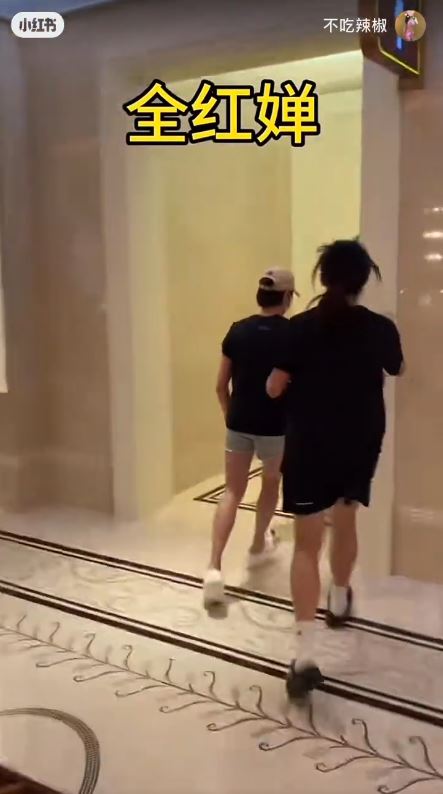 全紅嬋現身澳門酒店遭近百狂迷圍堵嚇到喊！男女粉絲跟入女廁場面失控 