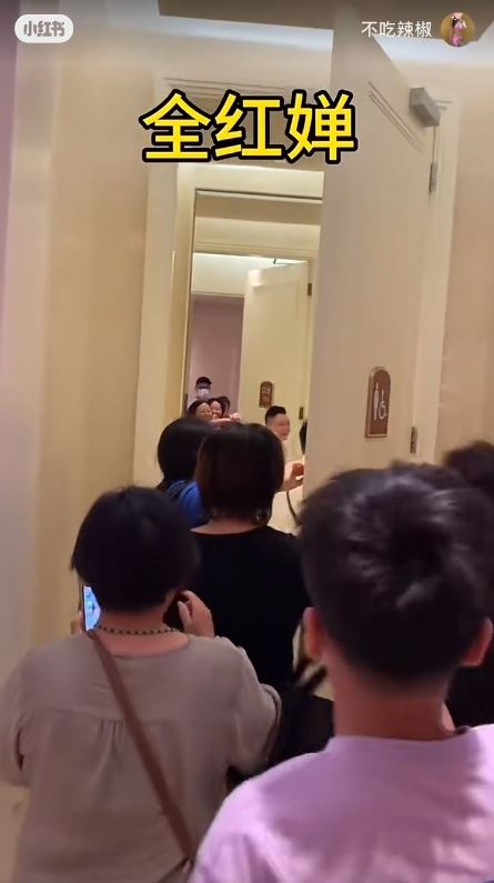 全紅嬋現身澳門酒店遭近百狂迷圍堵嚇到喊！男女粉絲跟入女廁場面失控 
