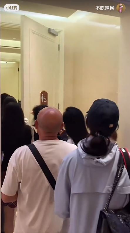 全紅嬋現身澳門酒店遭近百狂迷圍堵嚇到喊！男女粉絲跟入女廁場面失控 
