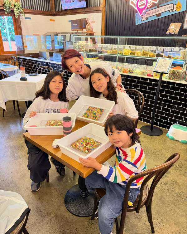 蔡少芬14歲大女13歲二女顏值暴風飆升！母女超似樣惹驚呼︰複製版蔡少芬