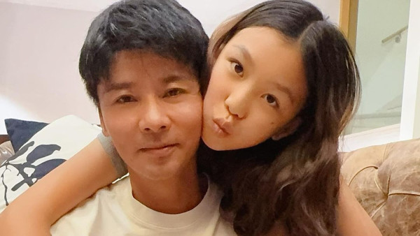 蔡少芬14歲大女13歲二女顏值暴風飆升！母女超似樣惹驚呼︰複製版蔡少芬