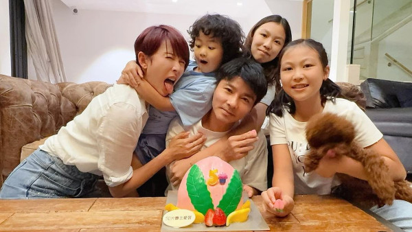 蔡少芬14歲大女13歲二女顏值暴風飆升！母女超似樣惹驚呼︰複製版蔡少芬