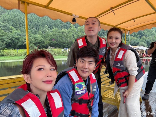 蔡少芬14歲大女13歲二女顏值暴風飆升！母女超似樣惹驚呼︰複製版蔡少芬