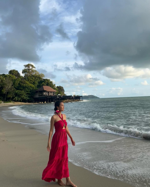 陳庭欣罕晒火辣泳衣相玩透視！洶湧胸形畢露震撼網民眼球！ 