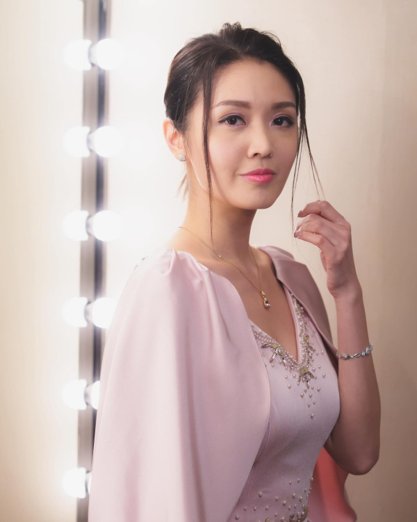 陳庭欣罕晒火辣泳衣相玩透視！洶湧胸形畢露震撼網民眼球！ 