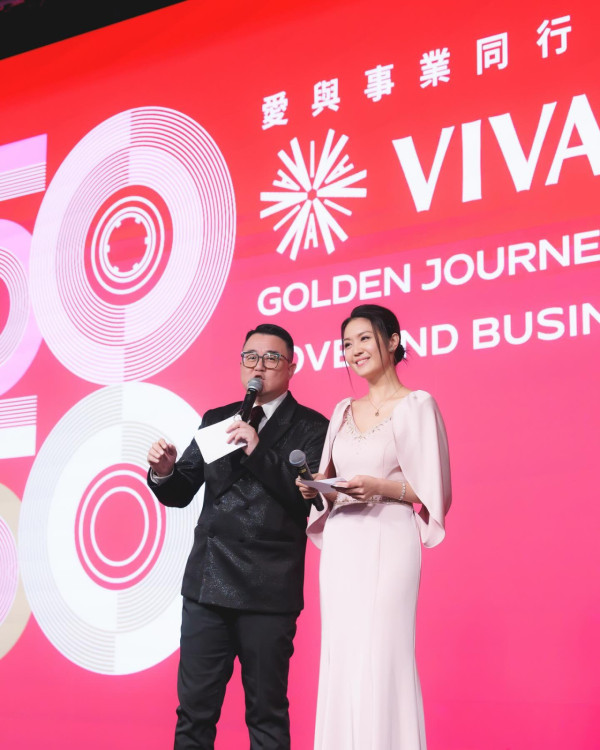 陳庭欣罕晒火辣泳衣相玩透視！洶湧胸形畢露震撼網民眼球！ 