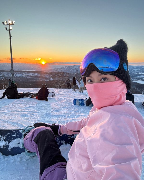 陳庭欣罕晒火辣泳衣相玩透視！洶湧胸形畢露震撼網民眼球！ 