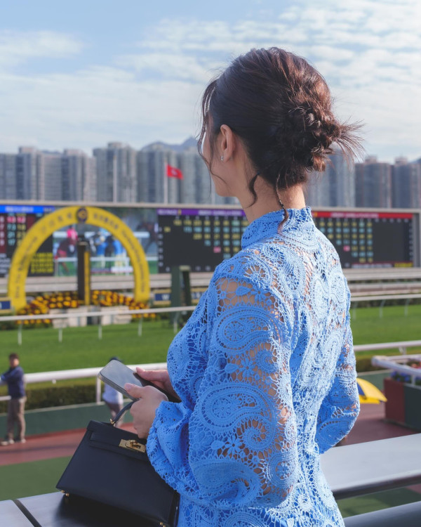 陳庭欣罕晒火辣泳衣相玩透視！洶湧胸形畢露震撼網民眼球！ 