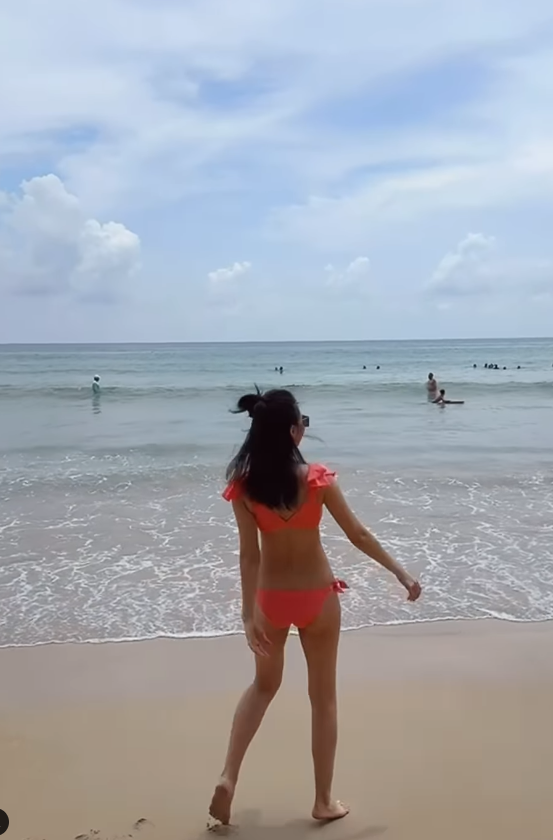 陳庭欣罕晒火辣泳衣相玩透視！洶湧胸形畢露震撼網民眼球！ 