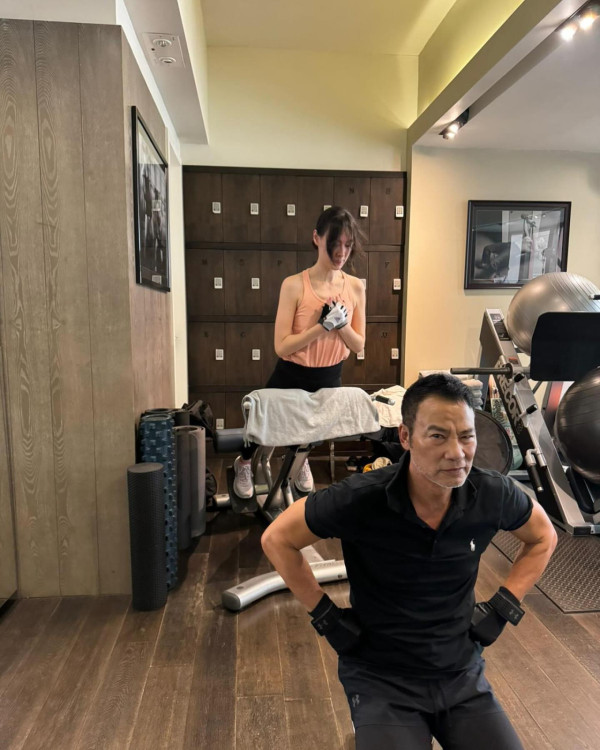 梁洛施與大仔低調現身美國？ 疑似囝囝近照曝光 身高直逼媽咪！ 