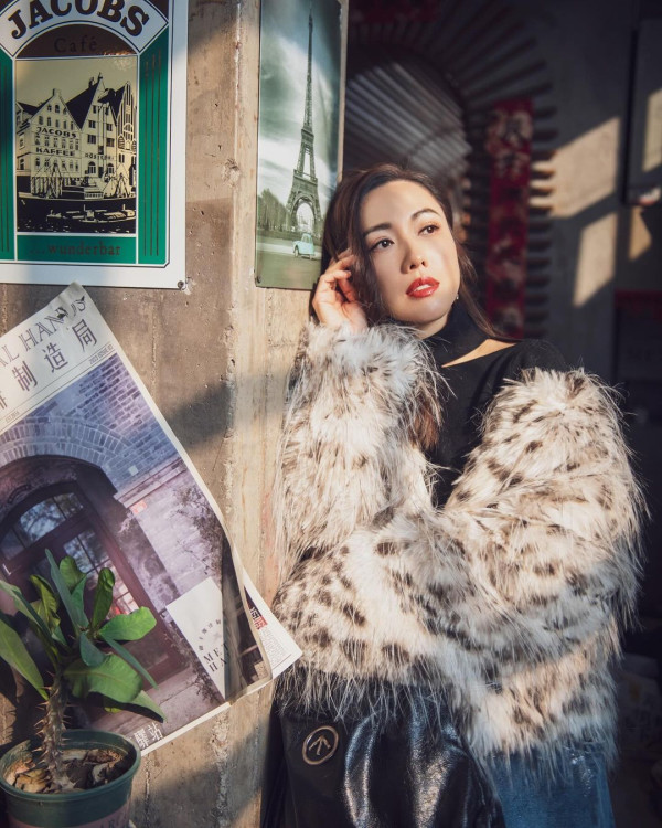 41歲黃智雯離巢後罕有性感！向前傾露超深事業線！ 