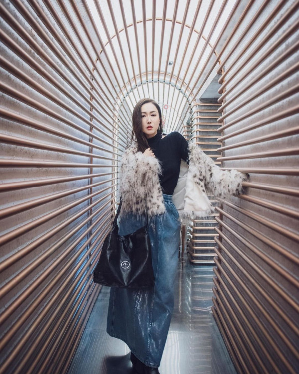 41歲黃智雯離巢後罕有性感！向前傾露超深事業線！ 