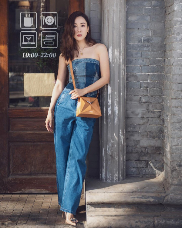 41歲黃智雯離巢後罕有性感！向前傾露超深事業線！ 