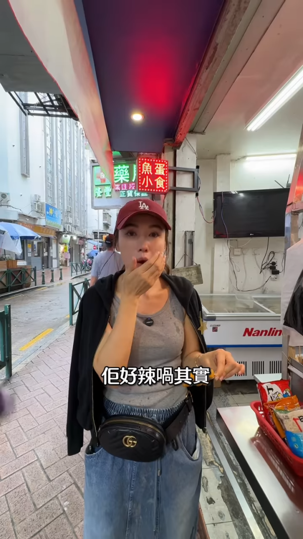 41歲黃智雯離巢後罕有性感！向前傾露超深事業線！ 