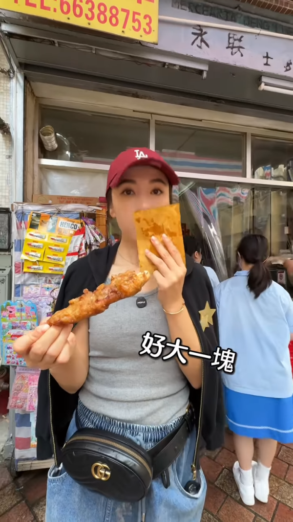 41歲黃智雯離巢後罕有性感！向前傾露超深事業線！ 