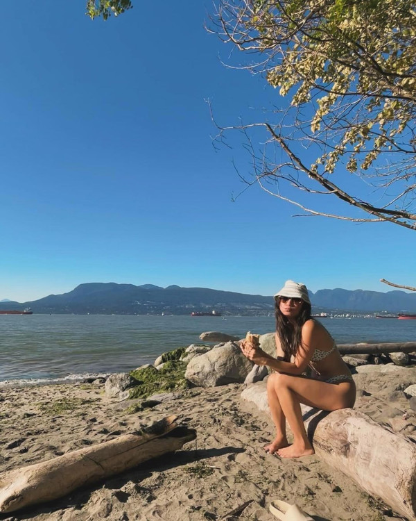 鄭俊弘夫妻帶罕病兒子遊布吉 何雁詩藍色泳衣上陣曬驕人上圍