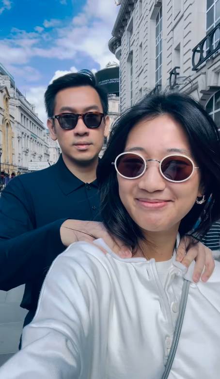 鄭丹瑞大女挺巨肚開產前派對星光熠熠 極致豪宅意外曝光！落地大玻璃巨廳容納17人