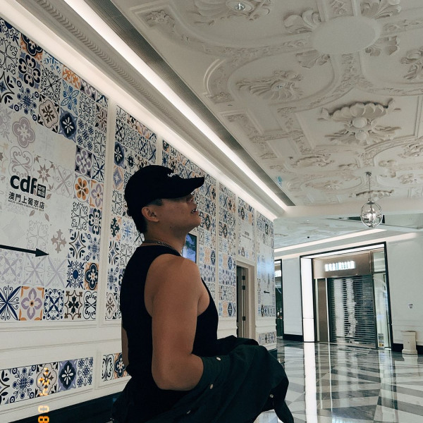 菊梓喬澳門工作與緋聞男友同行？ 保錡Po打卡相一線索疑「洩密」 