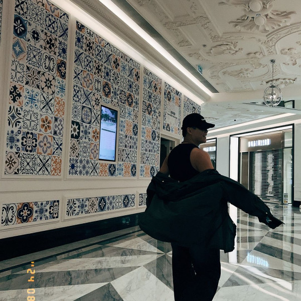 菊梓喬澳門工作與緋聞男友同行？ 保錡Po打卡相一線索疑「洩密」 