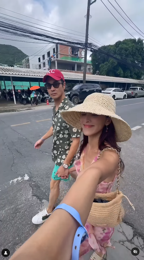 陳凱琳鄭嘉穎帶3個囝囝去泰國!著全紅色家庭裝勁溫馨!