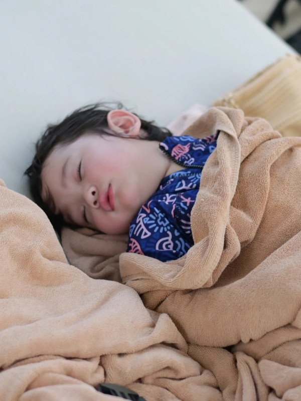 陳凱琳鄭嘉穎帶3個囝囝去泰國!著全紅色家庭裝勁溫馨!