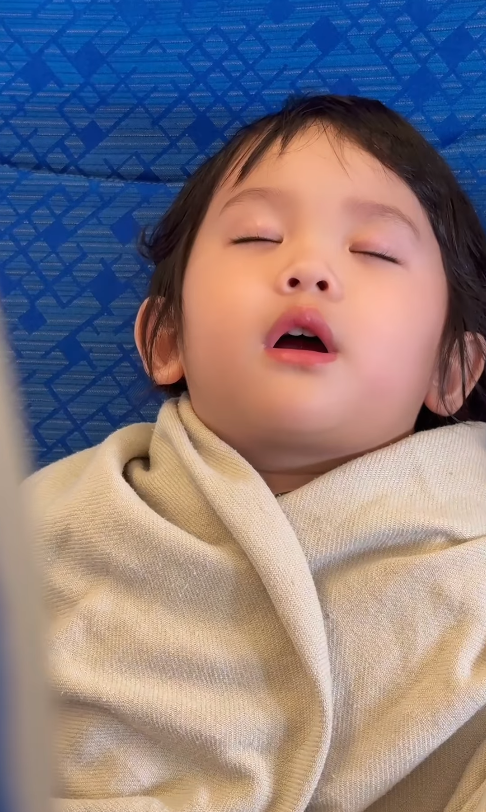 陳凱琳鄭嘉穎帶3個囝囝去泰國!著全紅色家庭裝勁溫馨!