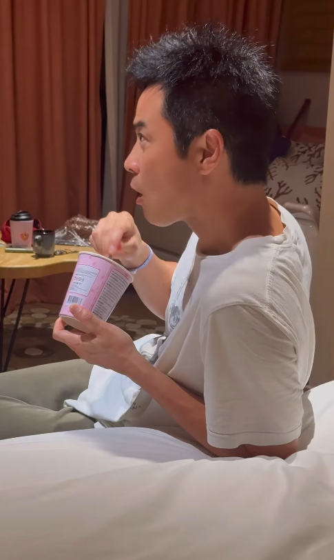 陳凱琳鄭嘉穎帶3個囝囝去泰國!著全紅色家庭裝勁溫馨!