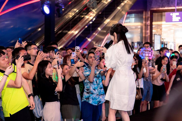 菊梓喬澳門工作與緋聞男友同行？ 保錡Po打卡相一線索疑「洩密」 