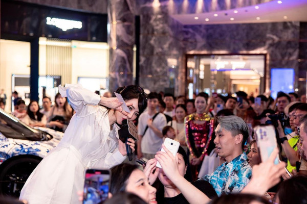 菊梓喬澳門工作與緋聞男友同行？ 保錡Po打卡相一線索疑「洩密」 