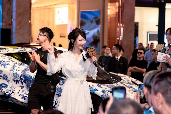 菊梓喬澳門工作與緋聞男友同行？ 保錡Po打卡相一線索疑「洩密」 