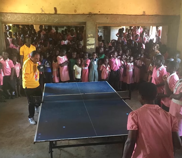 巴黎殘奧|失去雙臂乒乓球選手口持球拍、用腳發球 堅持逾40年三戰奧運