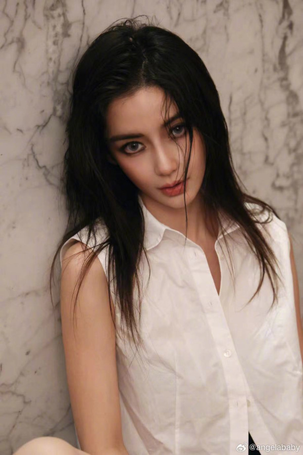 食海底撈巧遇Angelababy 親民舉V合照 意外曝35歲真實容貌 