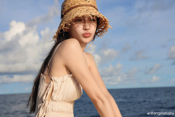 食海底撈巧遇Angelababy 親民舉V合照 意外曝35歲真實容貌 