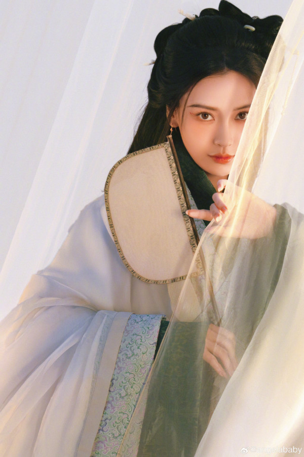 食海底撈巧遇Angelababy 親民舉V合照 意外曝35歲真實容貌 