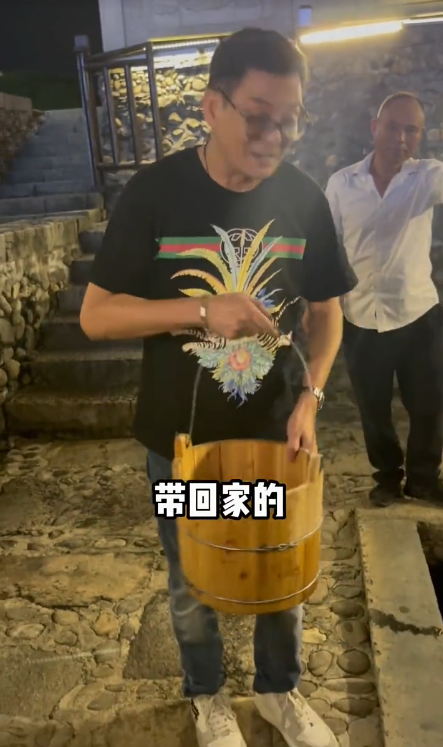 70歲李國麟北上介紹內地溫泉！一舉動嚇親人：使唔使去到咁盡