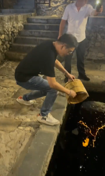 極混亂!超市被誤傳倒閉引市民瘋搶 零付款現場開餐 場面如災難片