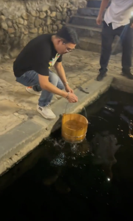 極混亂!超市被誤傳倒閉引市民瘋搶 零付款現場開餐 場面如災難片