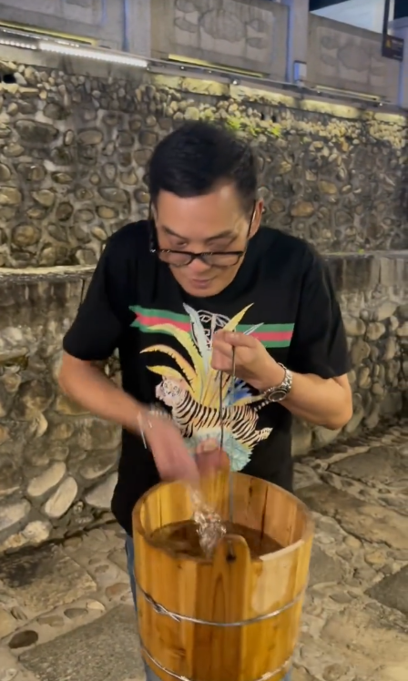 極混亂!超市被誤傳倒閉引市民瘋搶 零付款現場開餐 場面如災難片