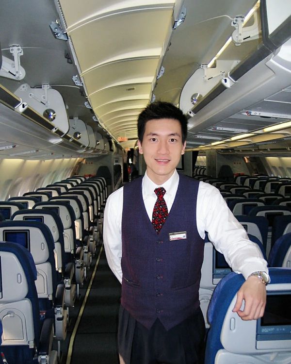 前TVB主播做爸爸宣布囡囡出世 離巢後發福不少 百足咁多爪仲做埋領隊?