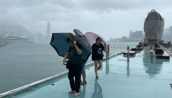 颱風摩羯｜天文台下午6時20分改發8號風球！市民叫苦連天狂鬧：仲衰過唔掛