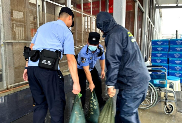 颱風摩羯｜深圳口岸/高鐵/港珠澳大橋颱風安排 港珠澳大橋金巴下午7點20分起暫停營運 