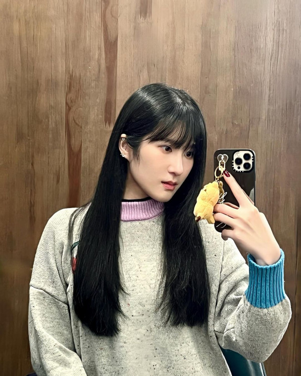 落選港姐遊芬蘭曬紅色火辣泳照 白滑美肌+深長事業線勁吸睛!