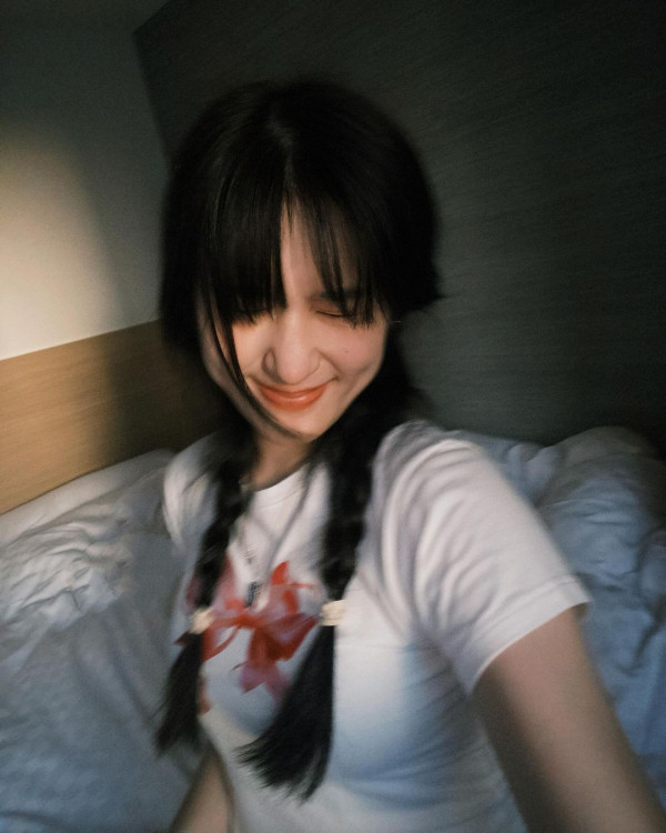 落選港姐遊芬蘭曬紅色火辣泳照 白滑美肌+深長事業線勁吸睛!