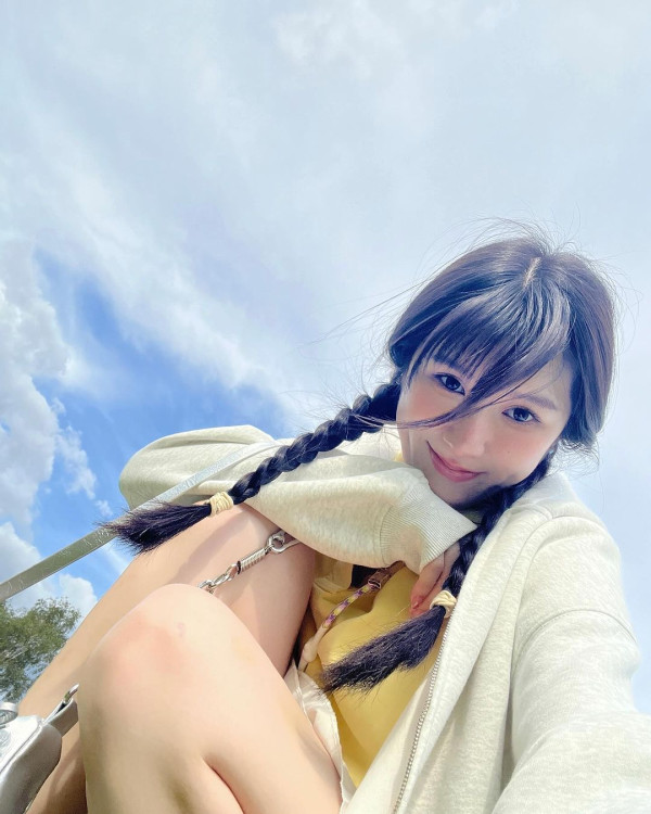 落選港姐遊芬蘭曬紅色火辣泳照 白滑美肌+深長事業線勁吸睛!