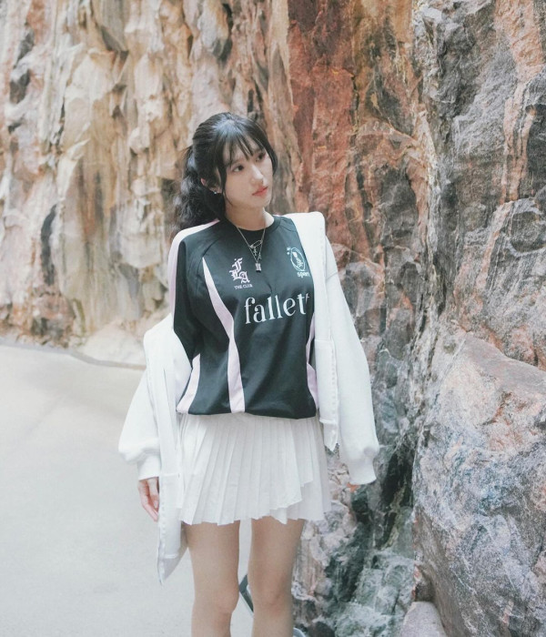 落選港姐遊芬蘭曬紅色火辣泳照 白滑美肌+深長事業線勁吸睛!