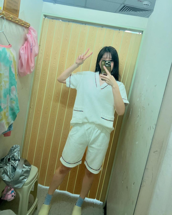 落選港姐遊芬蘭曬紅色火辣泳照 白滑美肌+深長事業線勁吸睛!